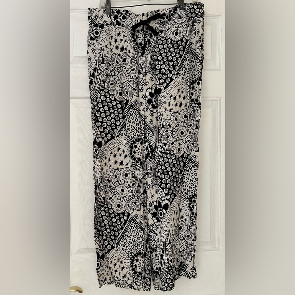 Ann Taylor LOFT BLK/WHT PAISLEY Side Pkts PULL-ON CROPPED Wide Leg Pants Sz 8